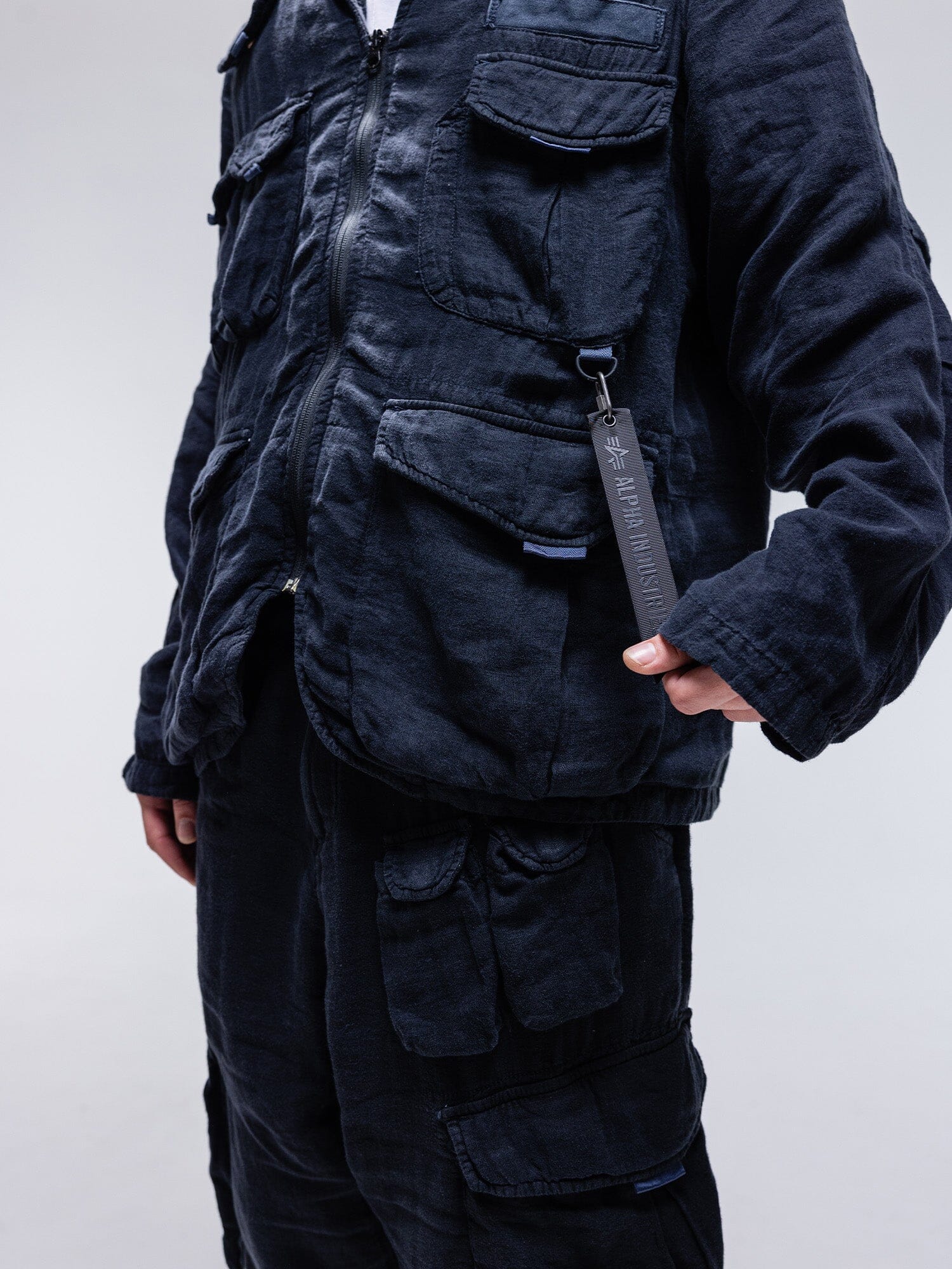 MULTI POCKET CARGO PANT